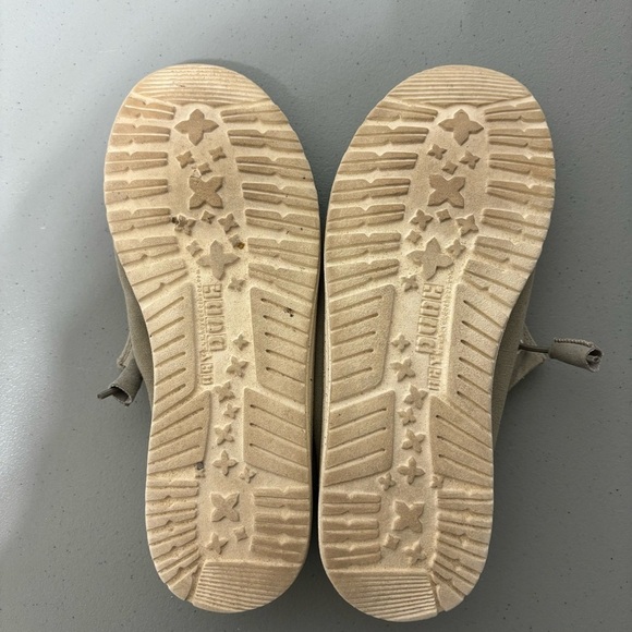 Hey Dude Women's Khaki Color Neutral Wendy Grey Size 8 Slip On Casual Sneaker - Picture 4 of 9